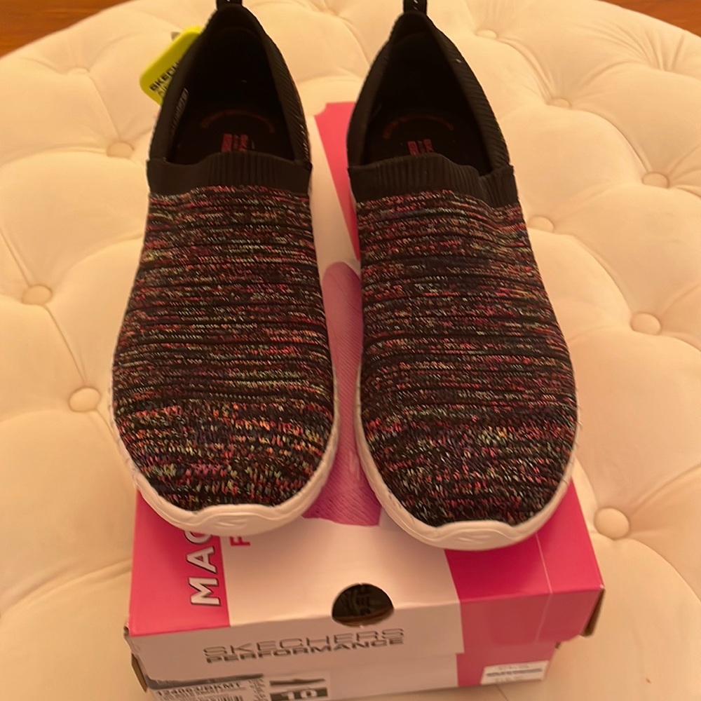 NIB SKECHERS GO WALK SMART SHOES